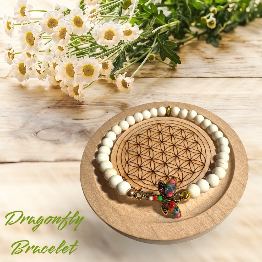Unleash Your Inner Dragonfly with Our Stretchy Beaded Bracelet